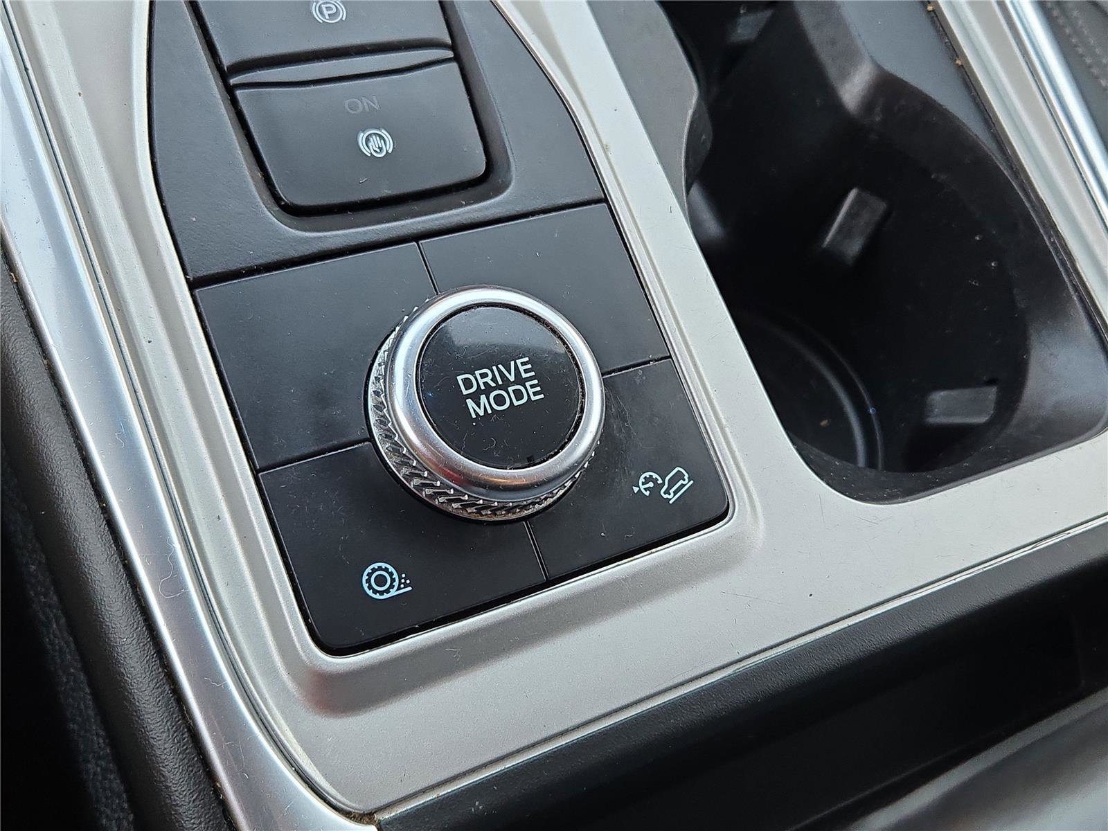 Used 2022 Ford Explorer XLT w/ Equipment Group 202A image 11