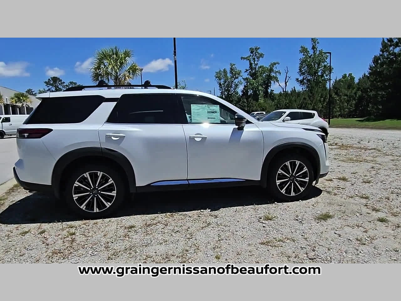 New 2026 Nissan Pathfinder Platinum FWD image 36