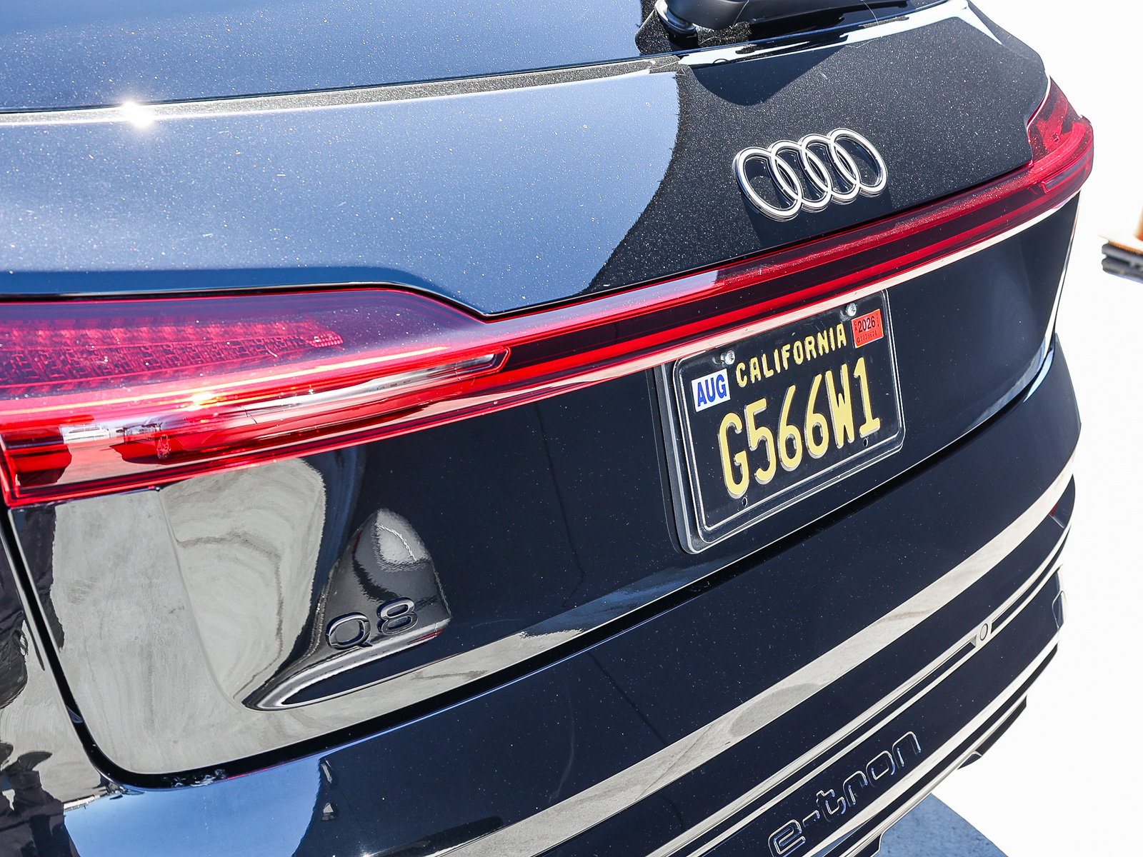 Used 2024 Audi Q8 e-tron Premium AWD/4WD image 7