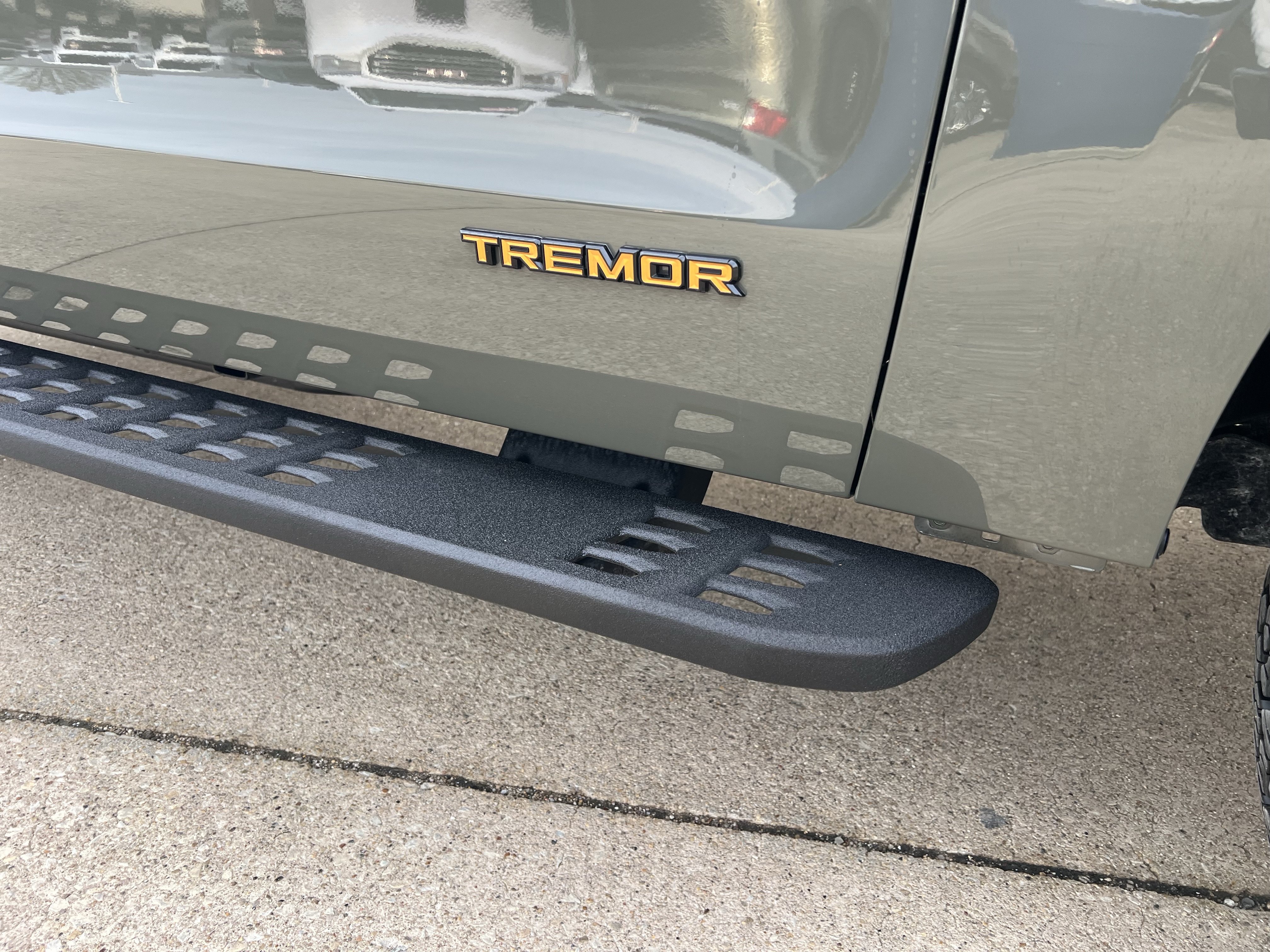 Used 2025 Ford Expedition Tremor AWD/4WD image 3