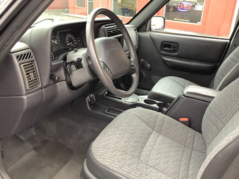 Used 2000 Jeep Cherokee SE RWD image 13