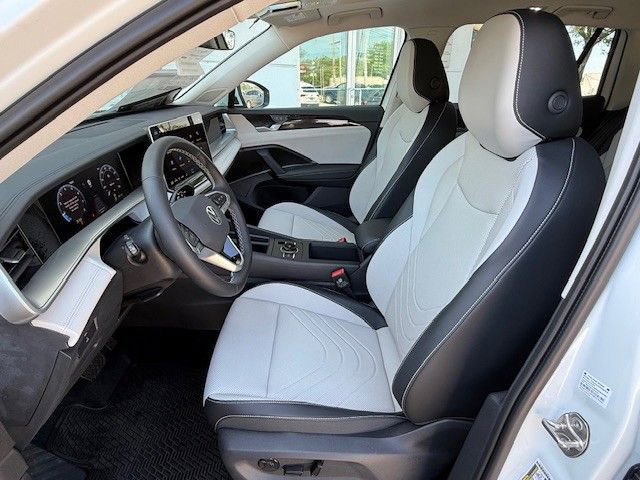 New 2025 Volkswagen Tiguan SE image 14