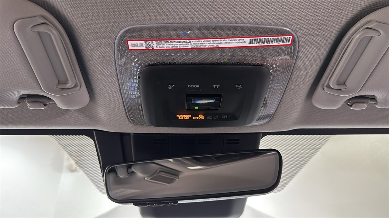 Used 2025 Toyota Prius XSE image 11