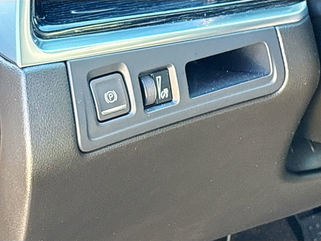 Used 2024 Cadillac XT5 Premium Luxury image 10