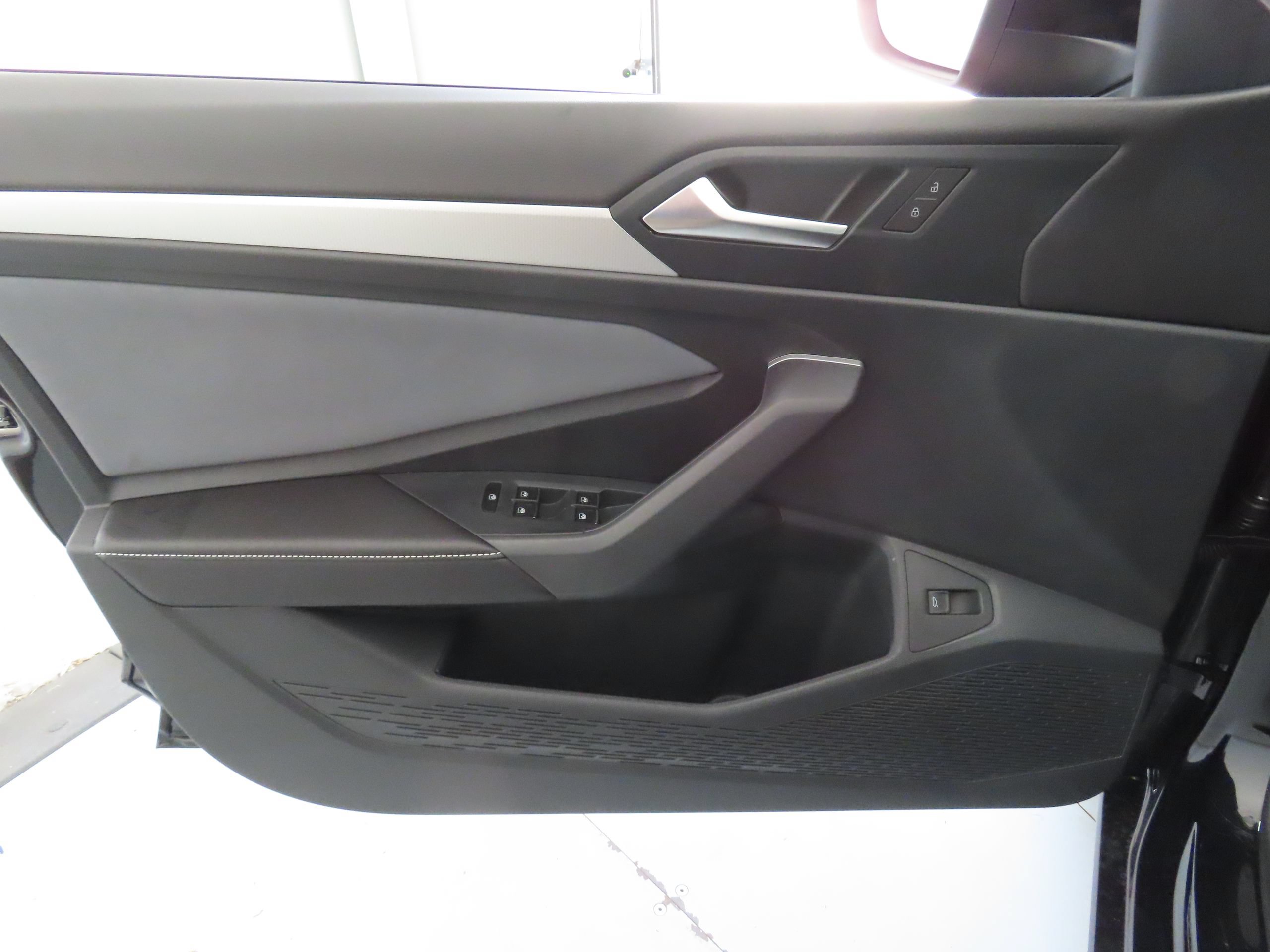 New 2026 Volkswagen Jetta SE FWD image 10