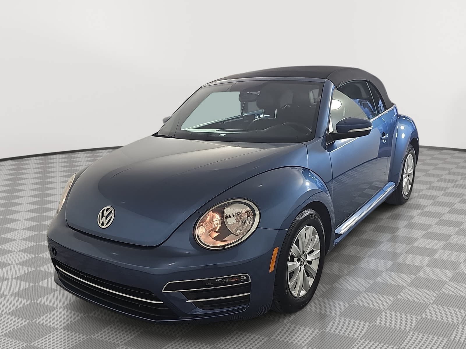 Used 2019 Volkswagen Beetle 2.0T S FWD image 4