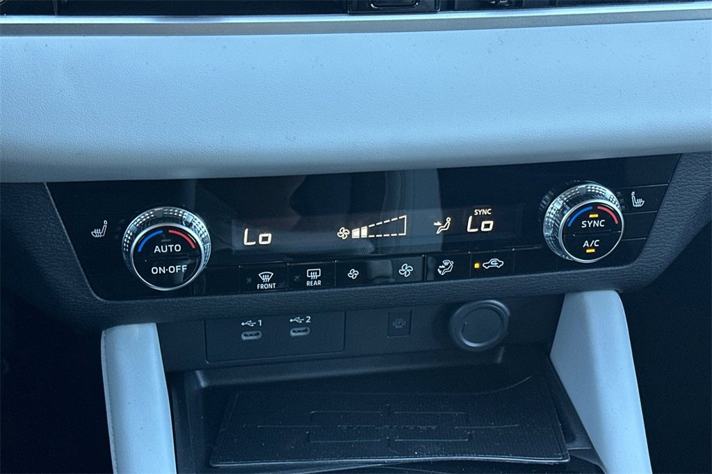 New 2025 Mitsubishi Outlander SE image 21