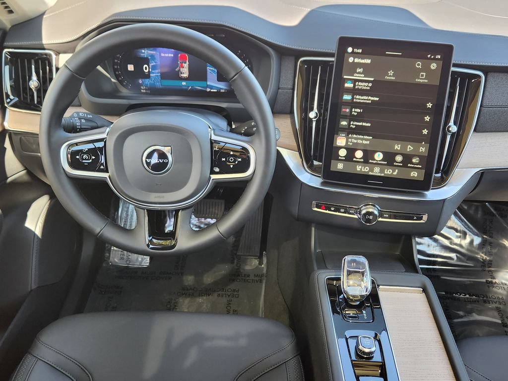 Used 2025 Volvo XC90 B6 Plus AWD/4WD image 3