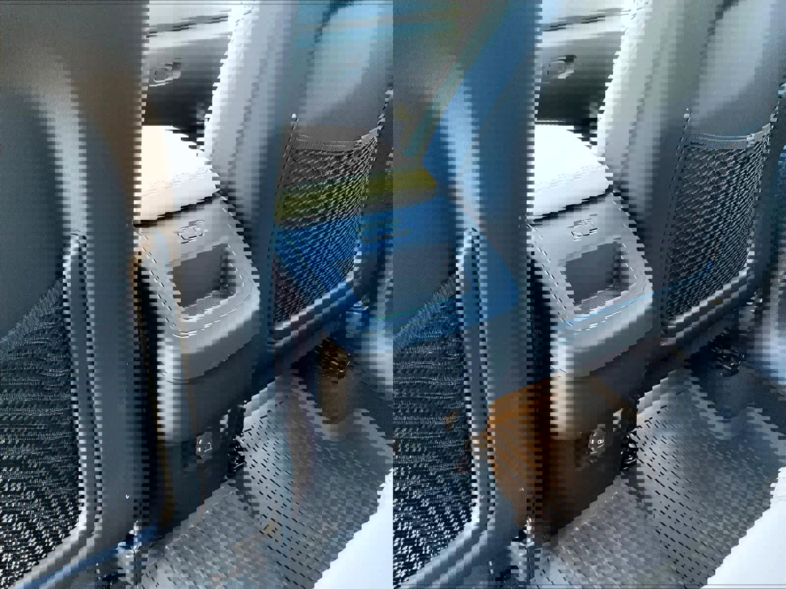 Used 2026 Volvo XC60 B5 Plus w/ Climate Package image 36