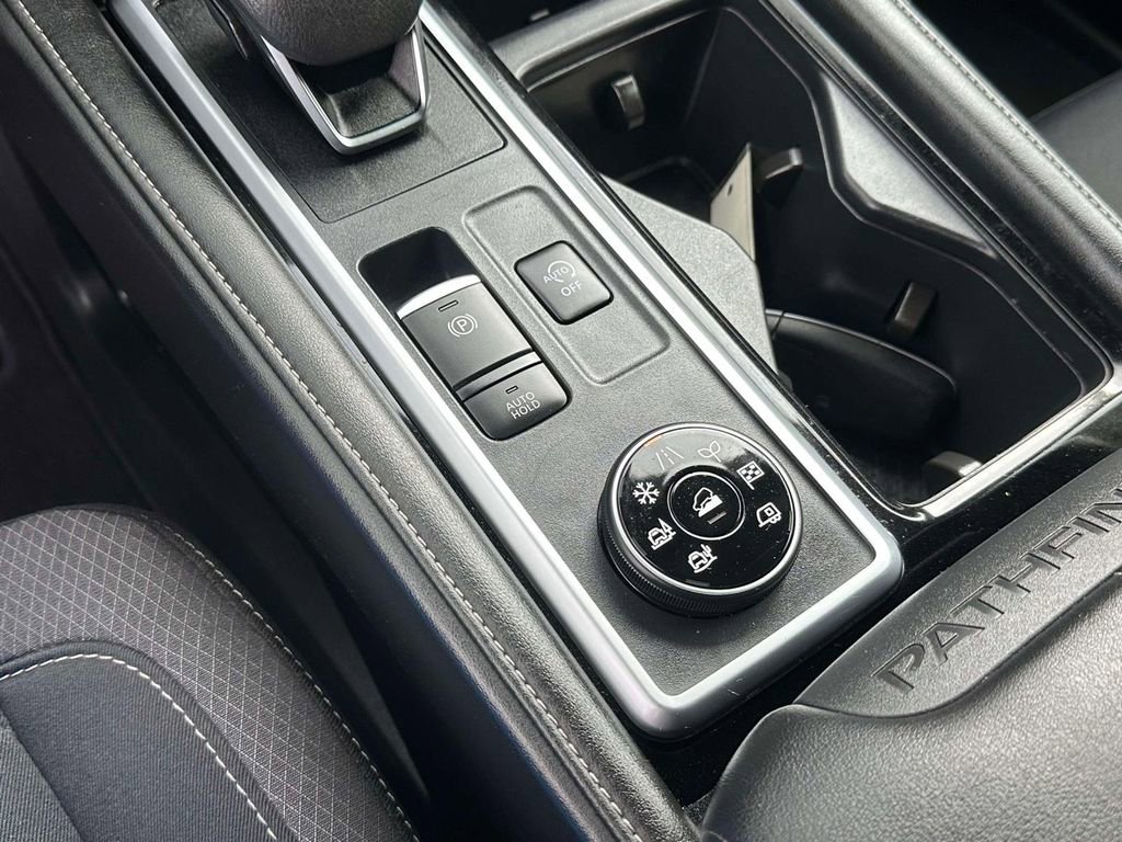 Used 2024 Nissan Pathfinder SV AWD/4WD image 28
