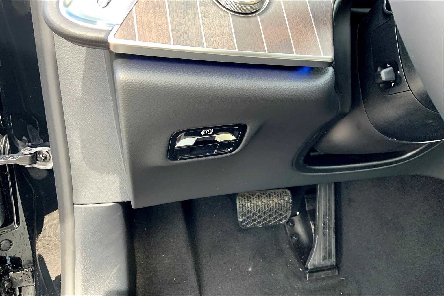 Used 2025 Mercedes-Benz E 350 Sedan image 12