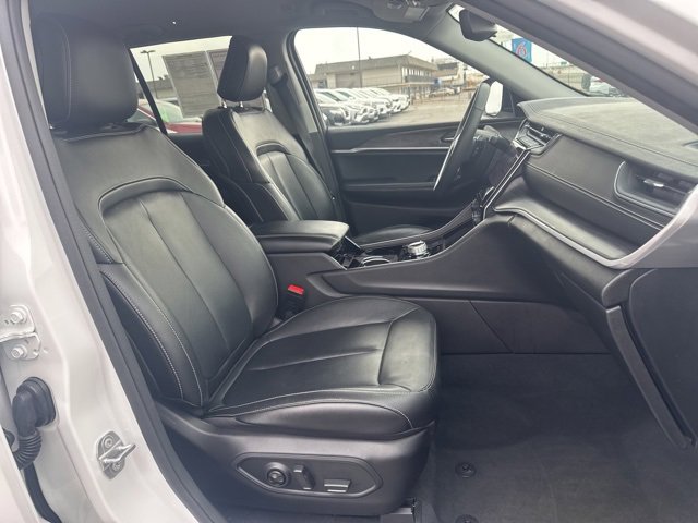 Used 2023 Jeep Grand Cherokee Limited w/ Black Appearance Package image 20