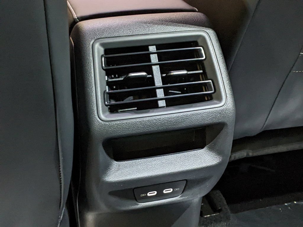 New 2026 Volkswagen Tiguan SE R-Line FWD image 24