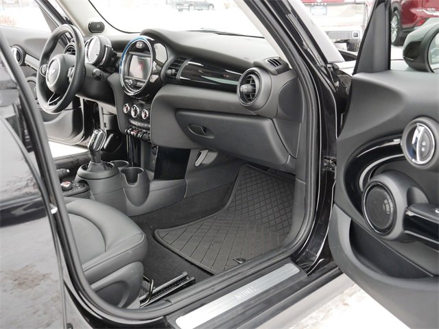 Used 2020 MINI Cooper 4-Door Hardtop w/ Premium Package image 20