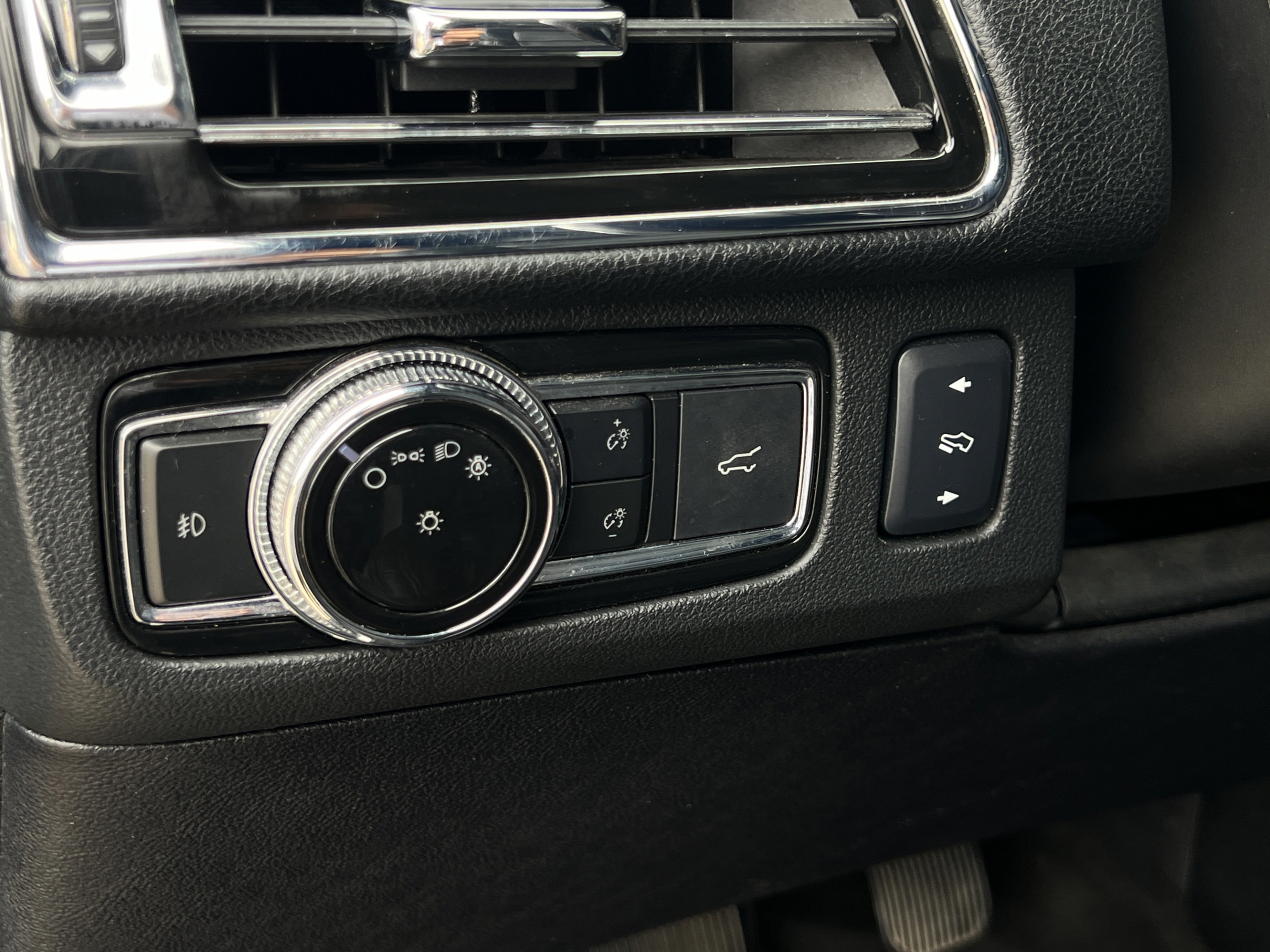 Used 2018 Lincoln Navigator Reserve w/ Technology Package AWD/4WD image 11