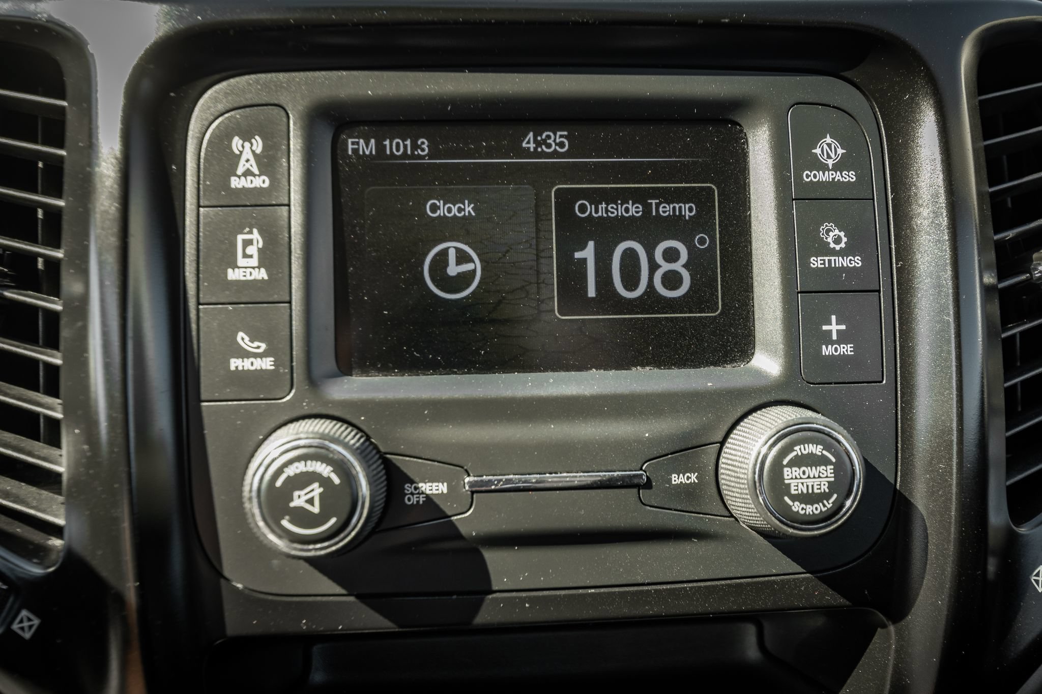 Used 2018 Jeep Cherokee Latitude w/ Altitude Package AWD/4WD image 26