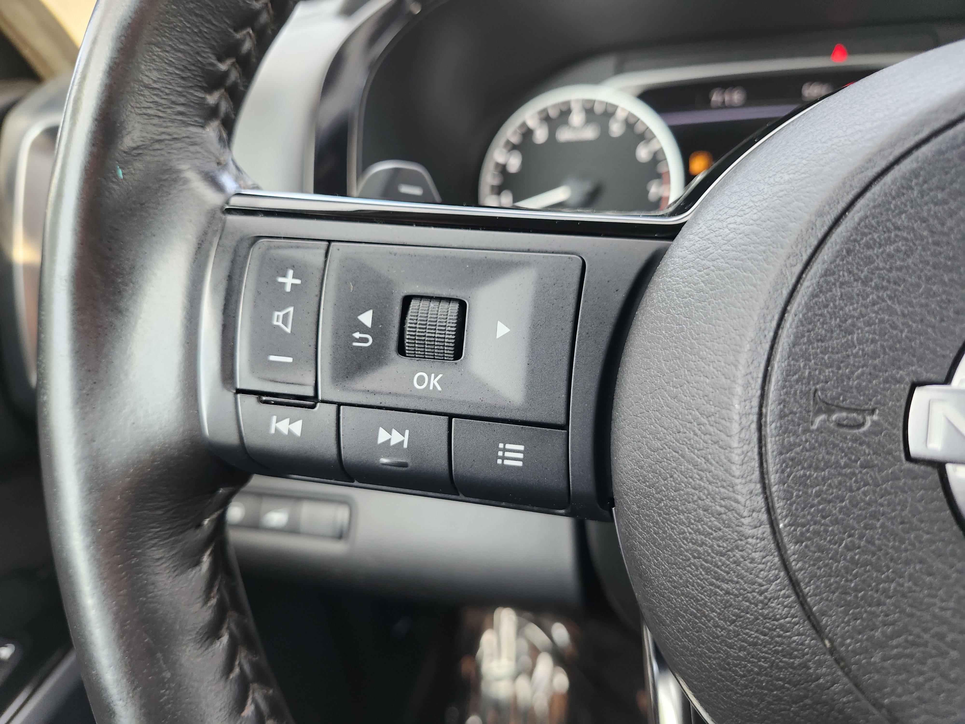 Used 2024 Nissan Pathfinder SL AWD/4WD image 38