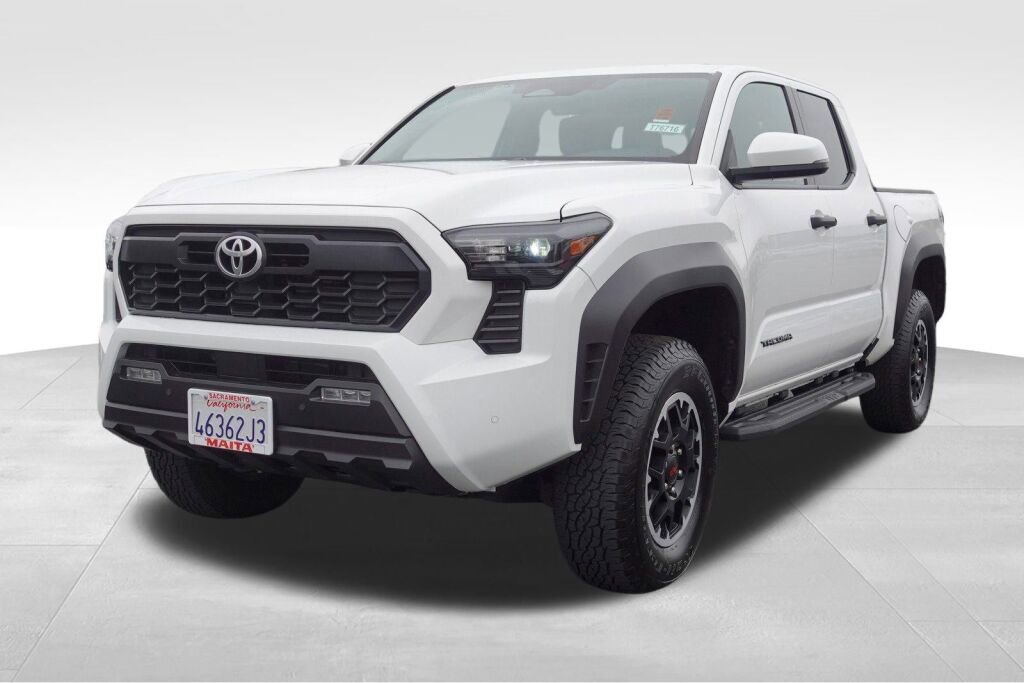 Certified 2025 Toyota Tacoma TRD Off-Road image 8