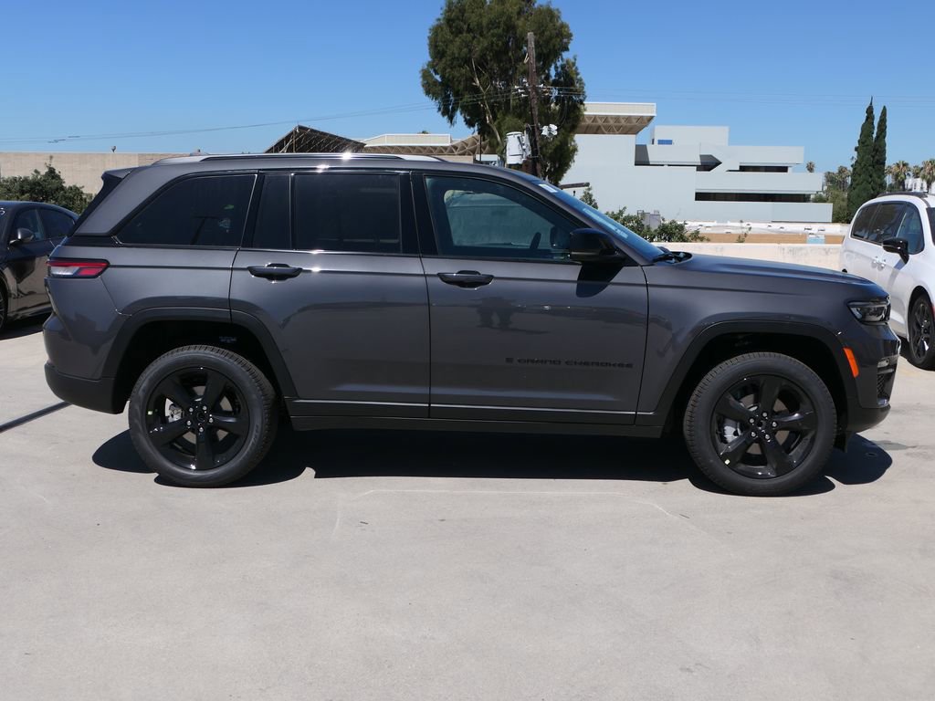 New 2025 Jeep Grand Cherokee Limited w/ Black Appearance Package image 2