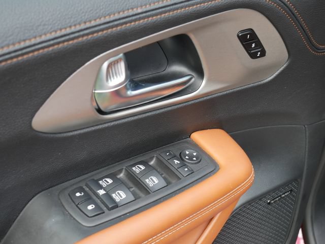 Used 2025 Chrysler Pacifica Pinnacle FWD image 15