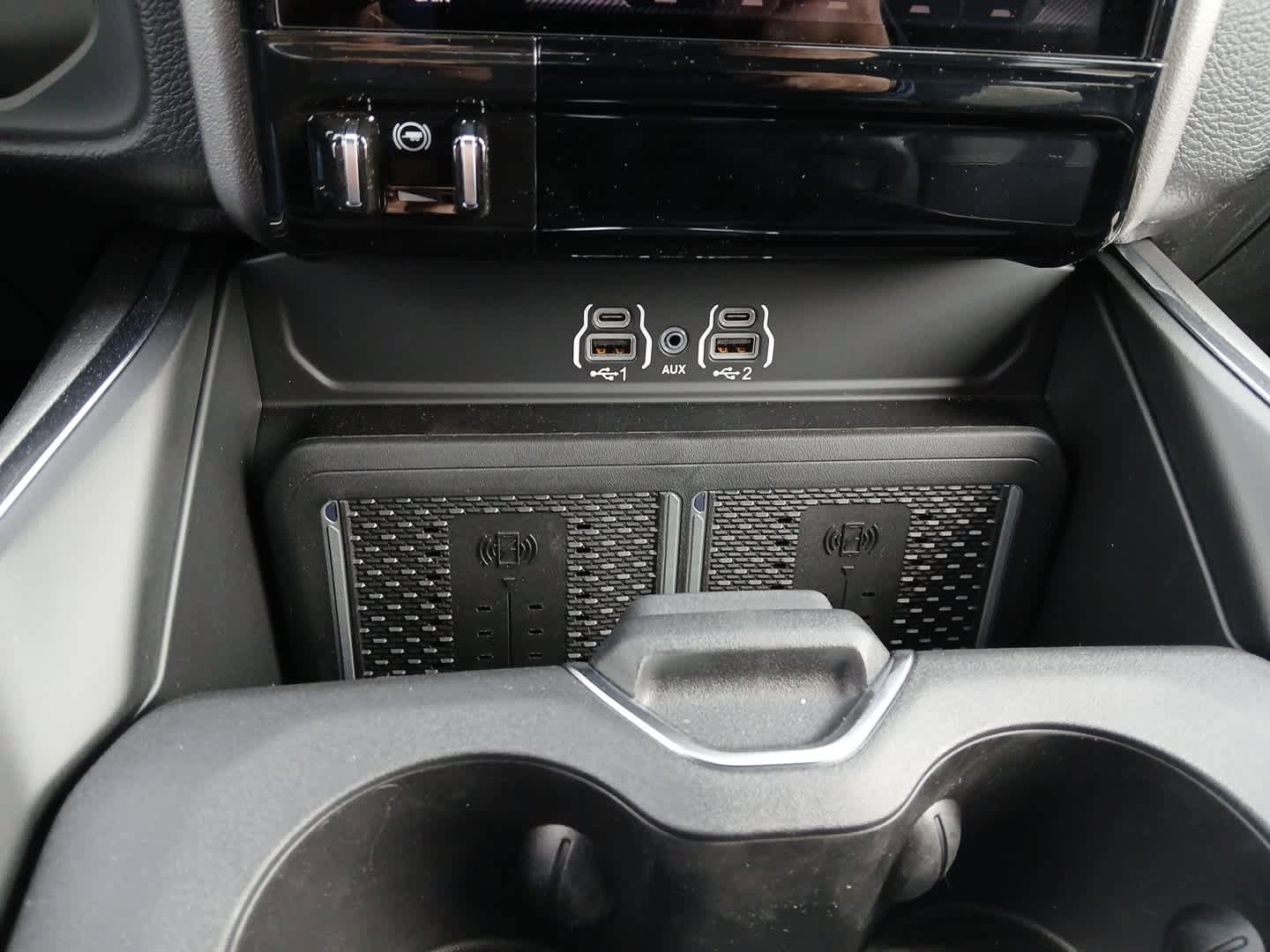 New 2026 RAM 3500 Laramie AWD/4WD image 34