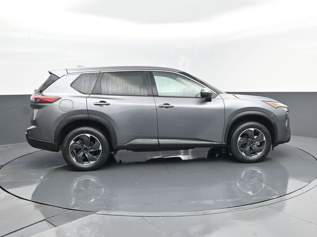 Used 2024 Nissan Rogue SV image 4