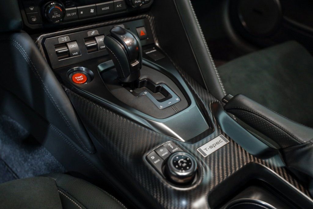 Used 2021 Nissan GT-R Premium image 34