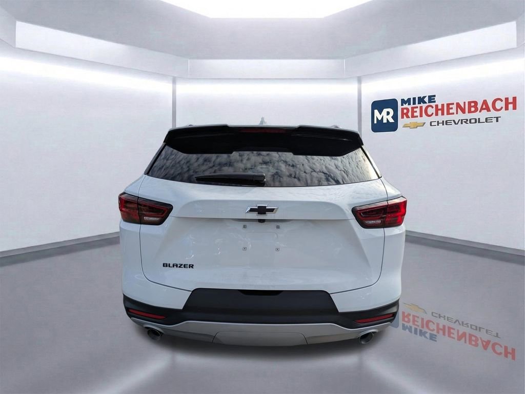 New 2025 Chevrolet Blazer LT w/ Midnight/Sport Edition FWD image 6
