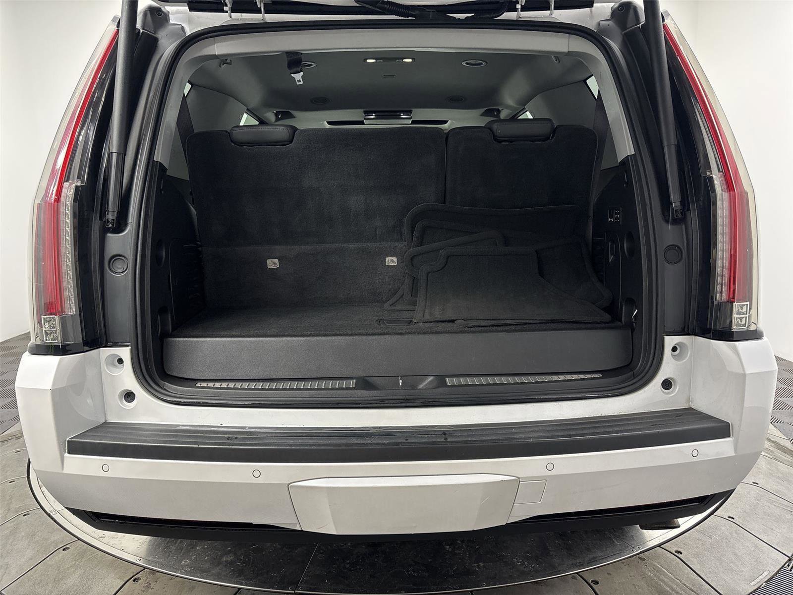 Used 2016 Cadillac Escalade Premium AWD/4WD image 21