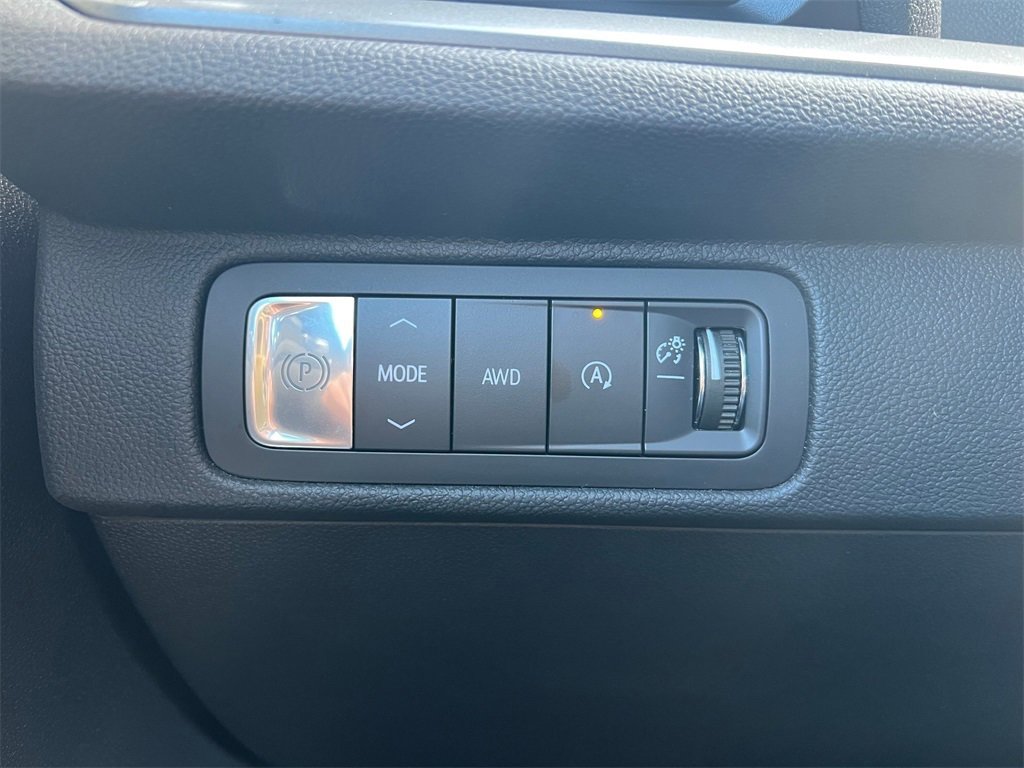 Used 2024 Chevrolet Traverse LT image 23