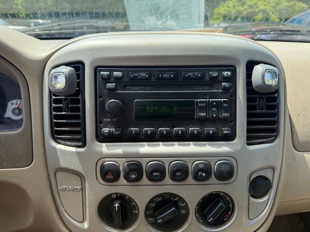 Used 2005 Ford Escape Limited AWD/4WD image 12