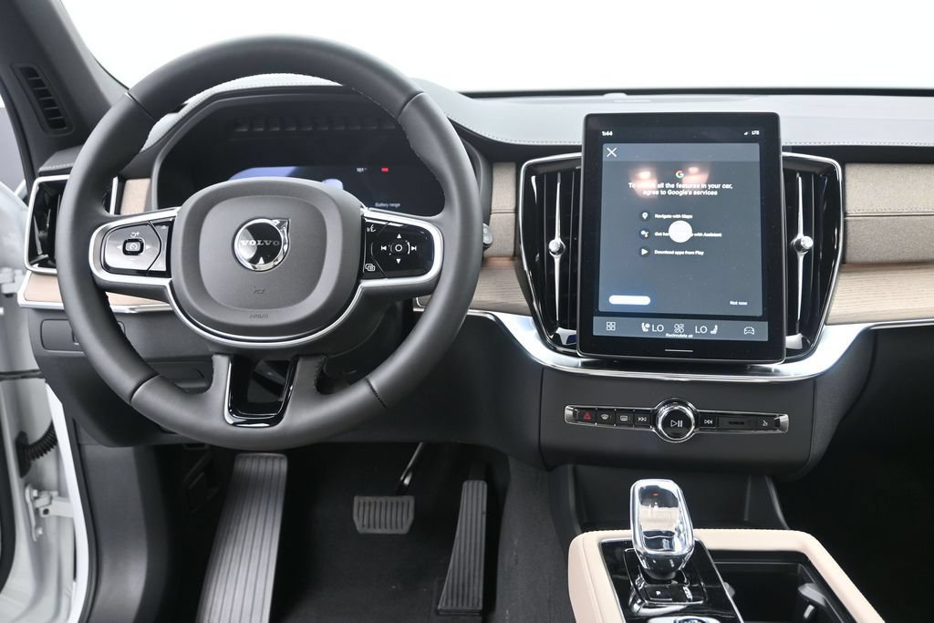 New 2026 Volvo XC90 T8 Plus w/ Protection Package Premier AWD/4WD image 12