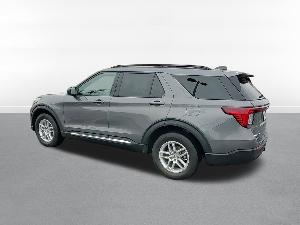 Used 2025 Ford Explorer Active AWD/4WD image 8