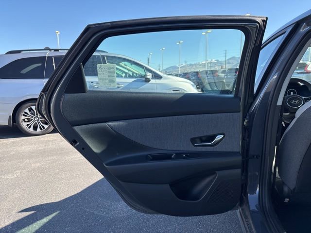 Used 2025 Hyundai Elantra Limited FWD image 18