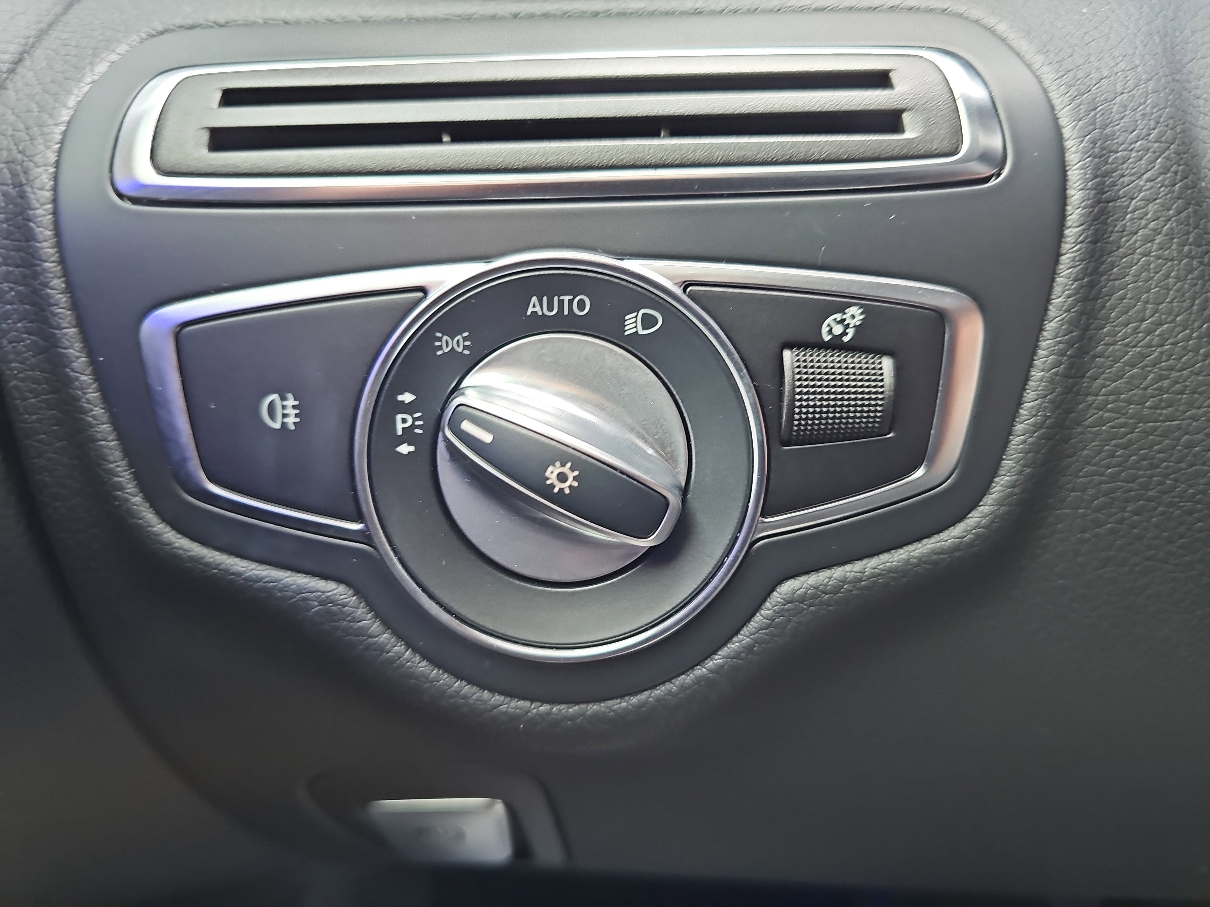 Used 2021 Mercedes-Benz C 300 Sedan image 27