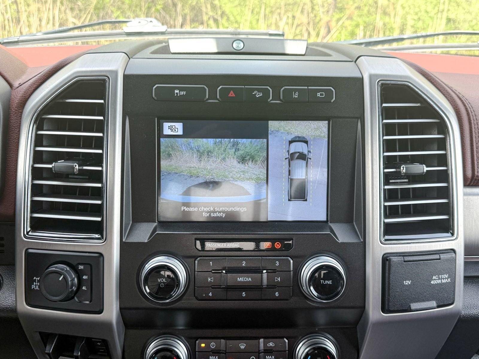 Certified 2019 Ford F250 Platinum w/ Platinum Ultimate Package AWD/4WD image 25