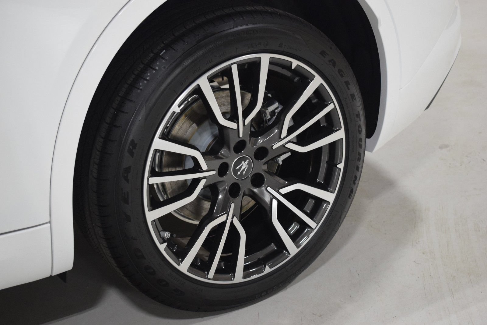 Certified 2025 Maserati Grecale Modena AWD/4WD image 6