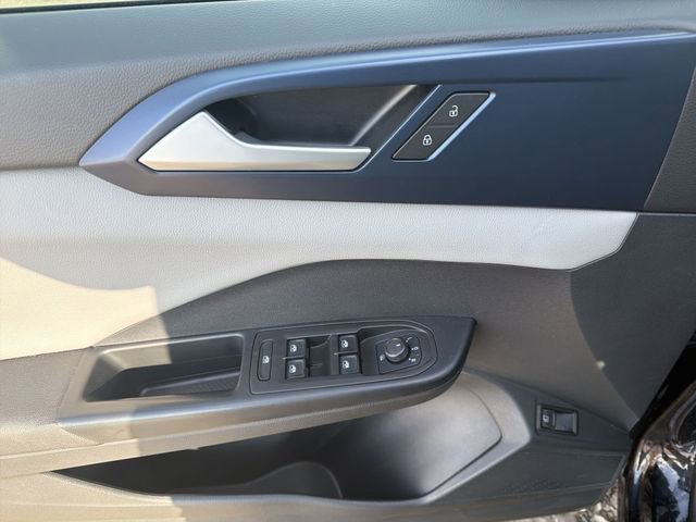 Used 2023 Volkswagen Taos SE w/ Panoramic Sunroof Package image 15