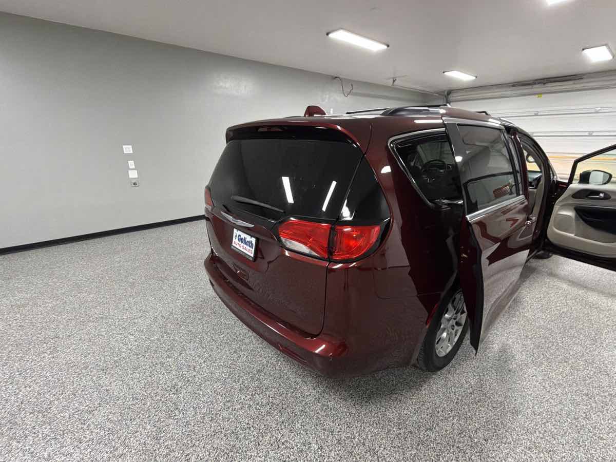 Used 2020 Chrysler Voyager Lxi FWD image 27