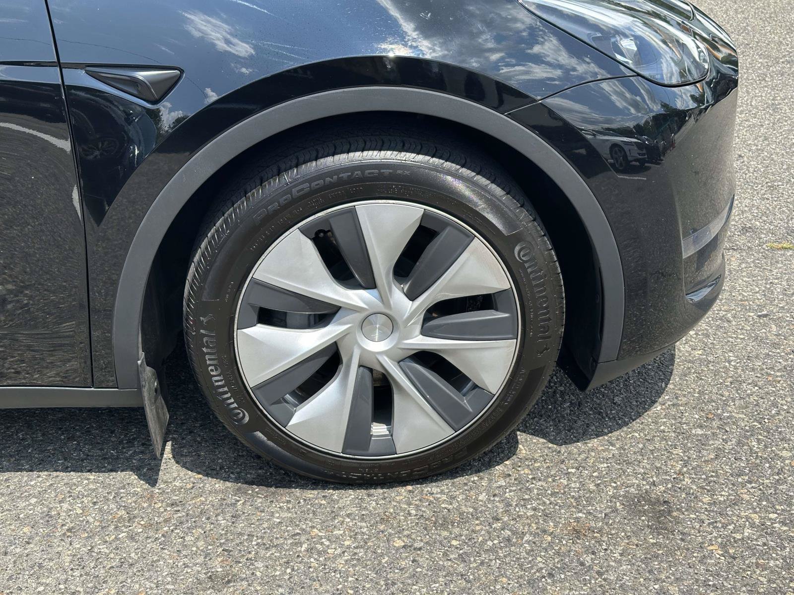 Used 2024 Tesla Model Y Long Range AWD/4WD image 10