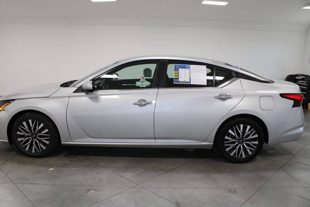 Used 2023 Nissan Altima 2.5 SV image 6
