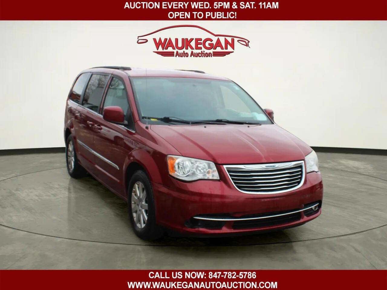 Used 2014 Chrysler Town & Country Touring image 3