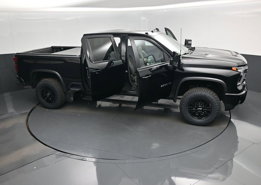 Used 2024 Chevrolet Silverado 2500 ZR2 w/ Technology Package image 18