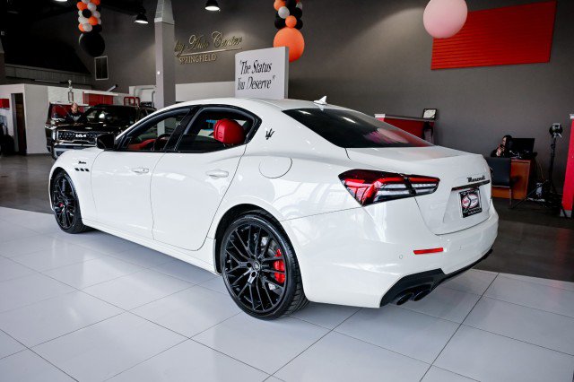 Used 2022 Maserati Ghibli Modena image 9