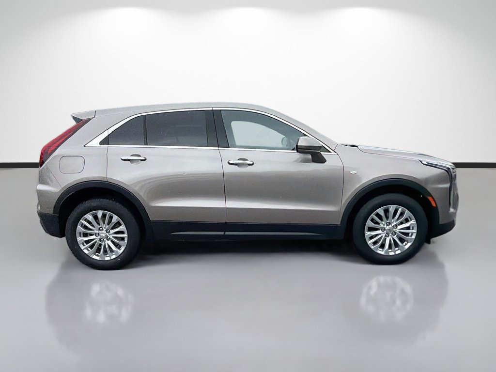 Used 2024 Cadillac XT4 Luxury FWD image 2