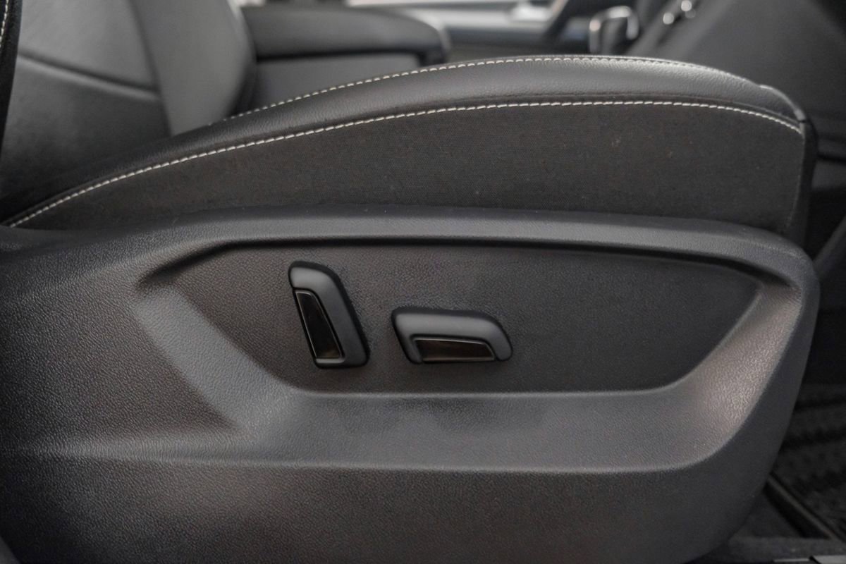 Used 2023 Volkswagen Atlas SEL R-Line image 33