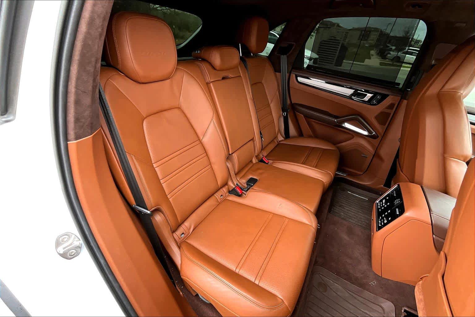 Used 2023 Porsche Cayenne Turbo image 19