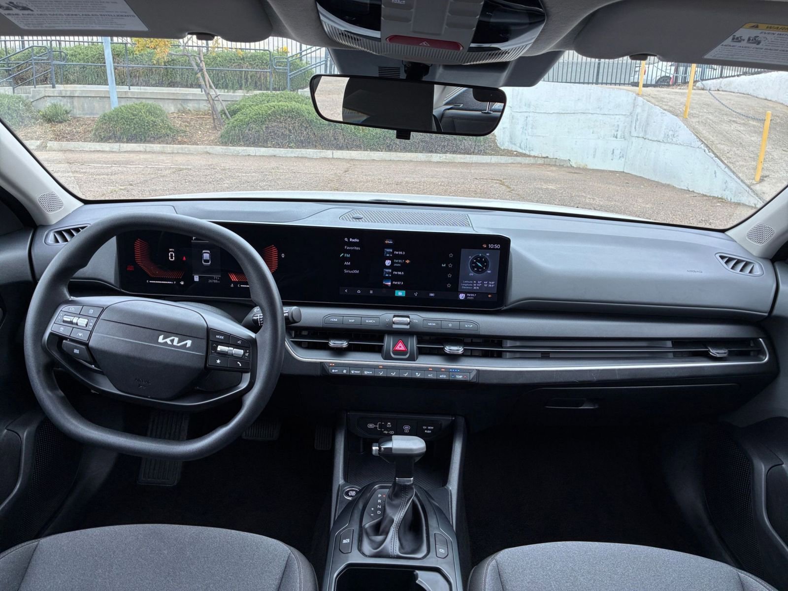 Used 2025 Kia K4 LXS image 32