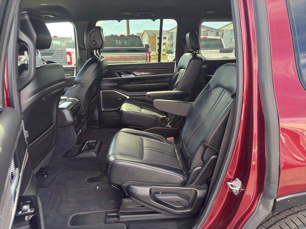Used 2022 Jeep Wagoneer Series II w/ Convenience Group I AWD/4WD image 19