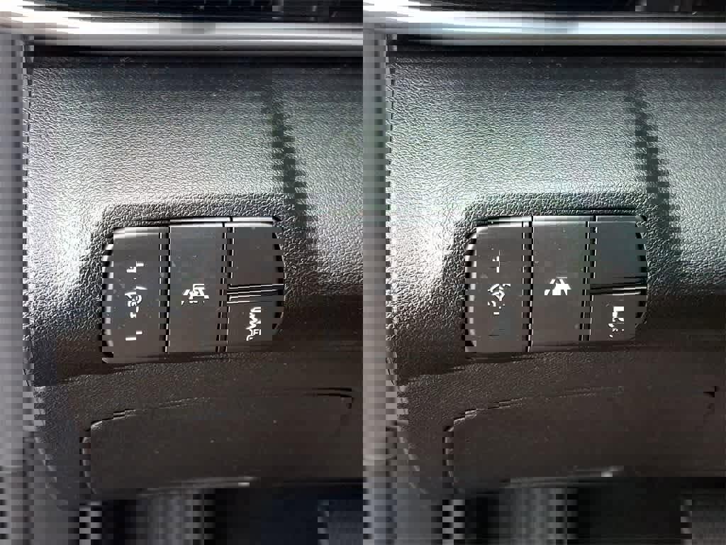 Used 2023 Hyundai Elantra SEL w/ Convenience Package image 24